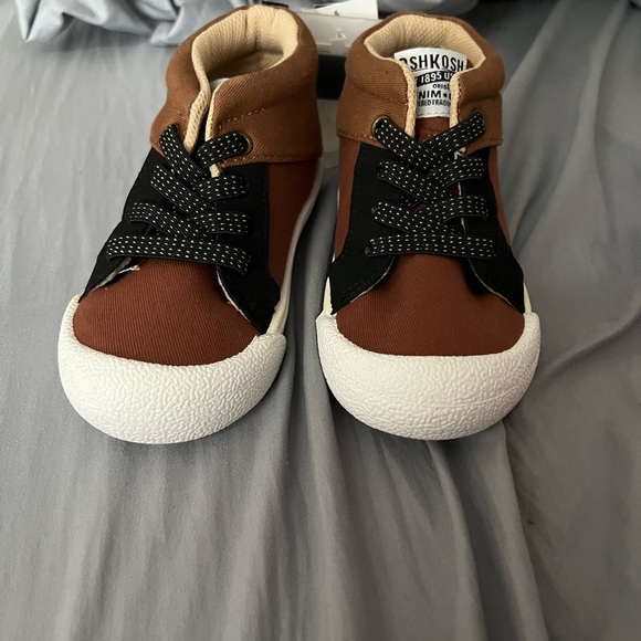 New Oshkosh High top Sneakers - Picture 8 of 8